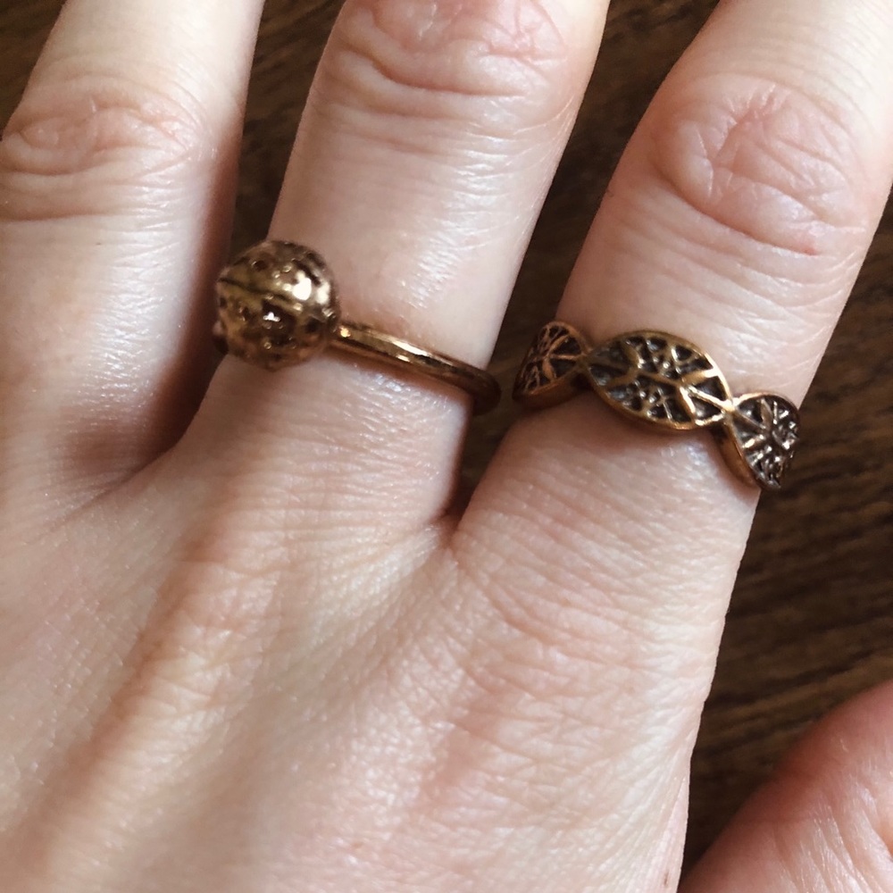 ✨All jewelry $2✨ Rustic gold rings